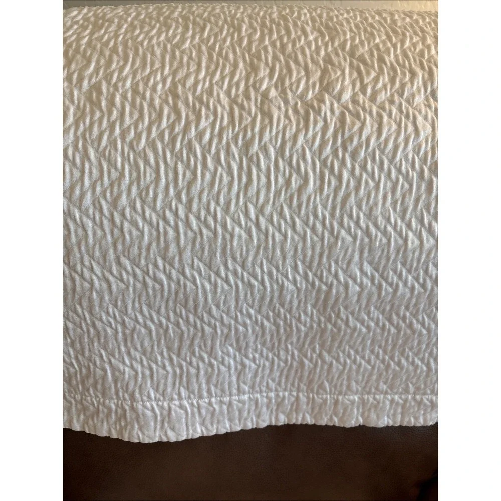 2 RARE Ralph Lauren White Quilted Pillow bed  Shams‎ zip closure STANDARD size